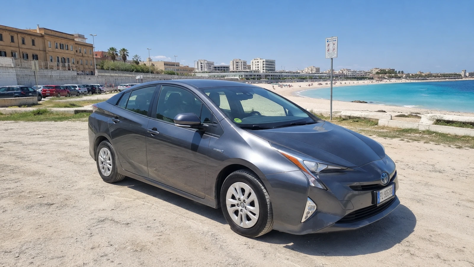 Noleggio auto economica Toyota Prius a Bari - nessun deposito richiesto