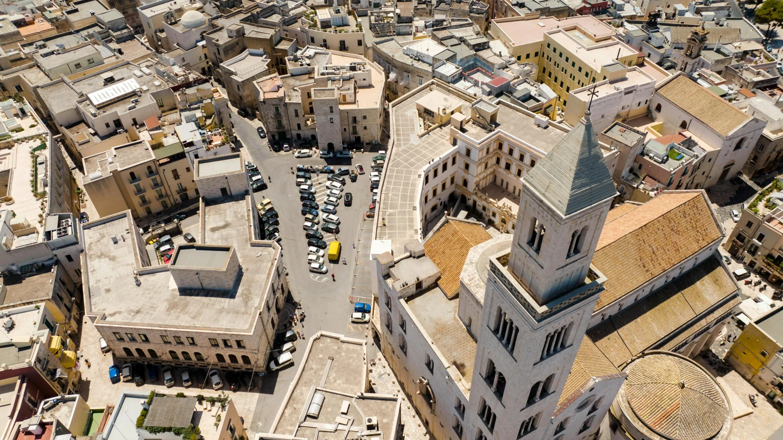 Automatic car rental Bari with GPS navigator and free cancellation